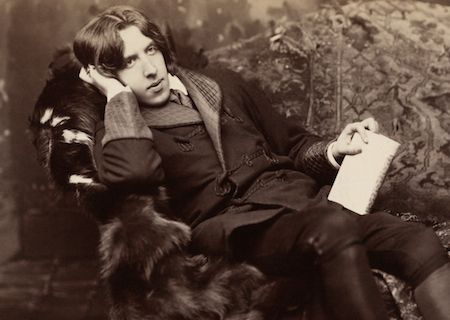 Oscar Wilde looking bored